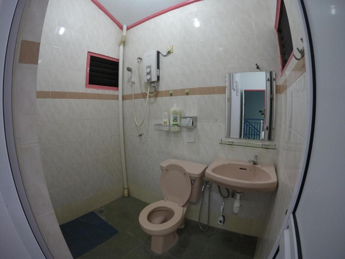 Little Blue House Kemaman Guesthouse Chukai المظهر الخارجي الصورة