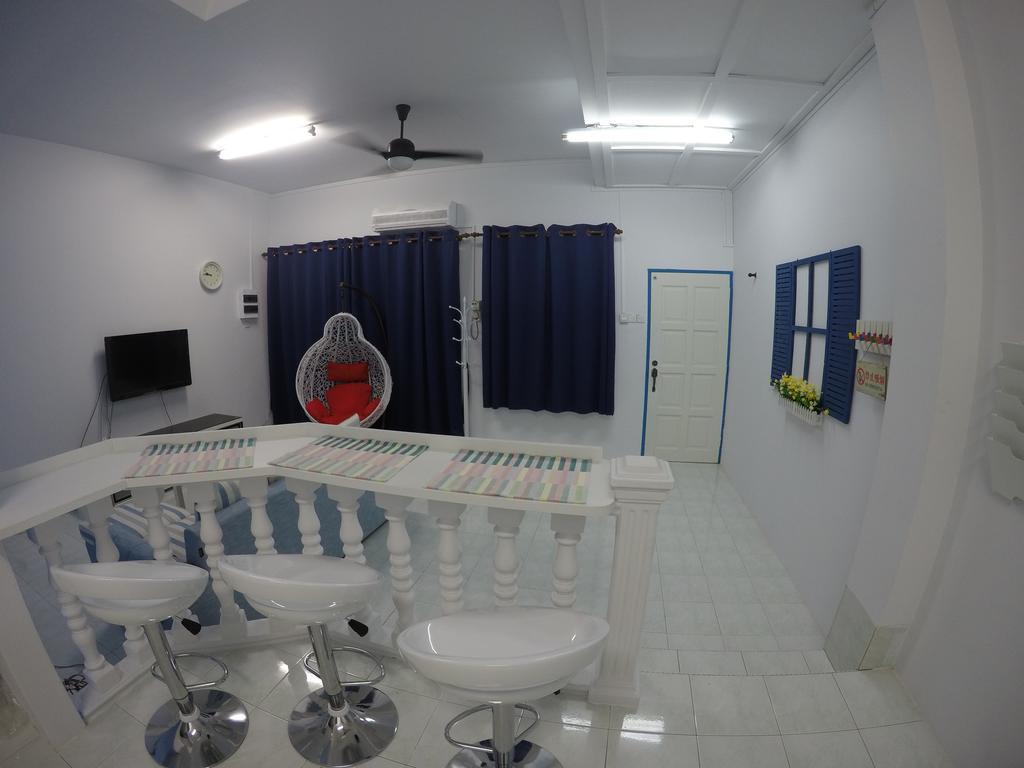 Little Blue House Kemaman Guesthouse Chukai المظهر الخارجي الصورة