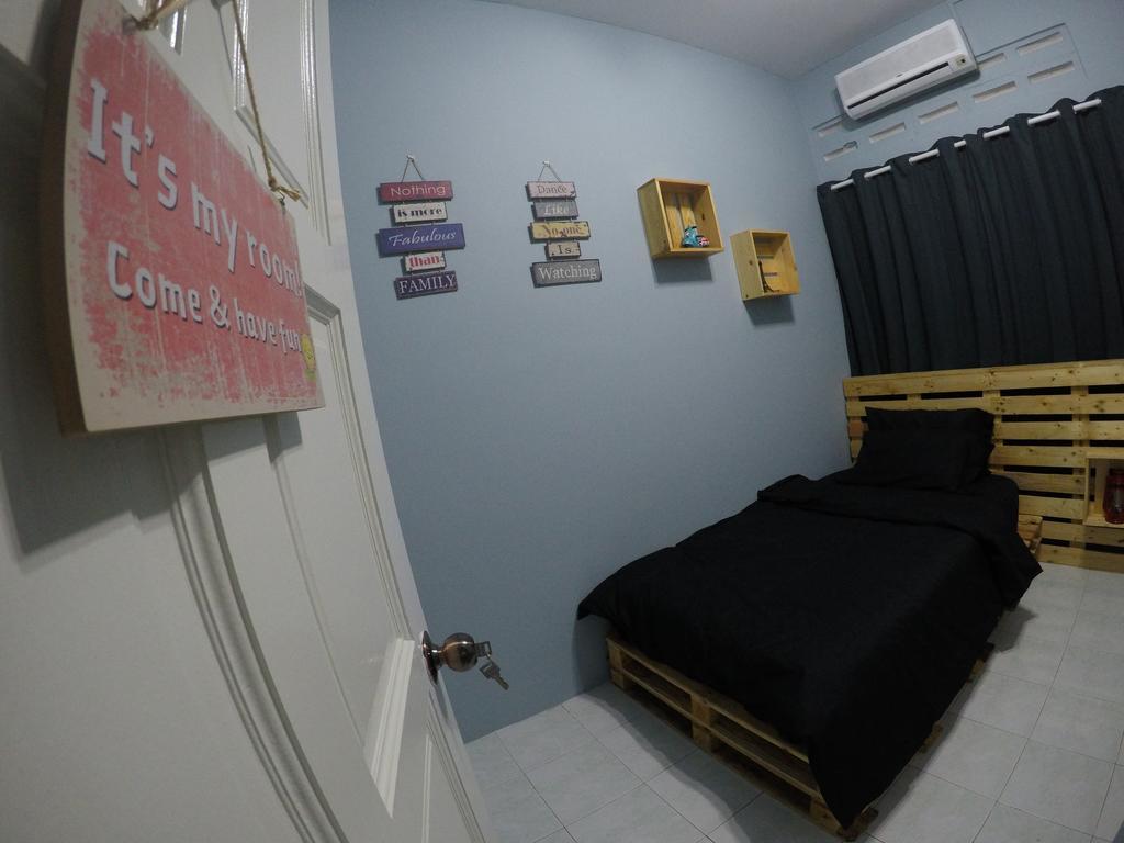 Little Blue House Kemaman Guesthouse Chukai المظهر الخارجي الصورة